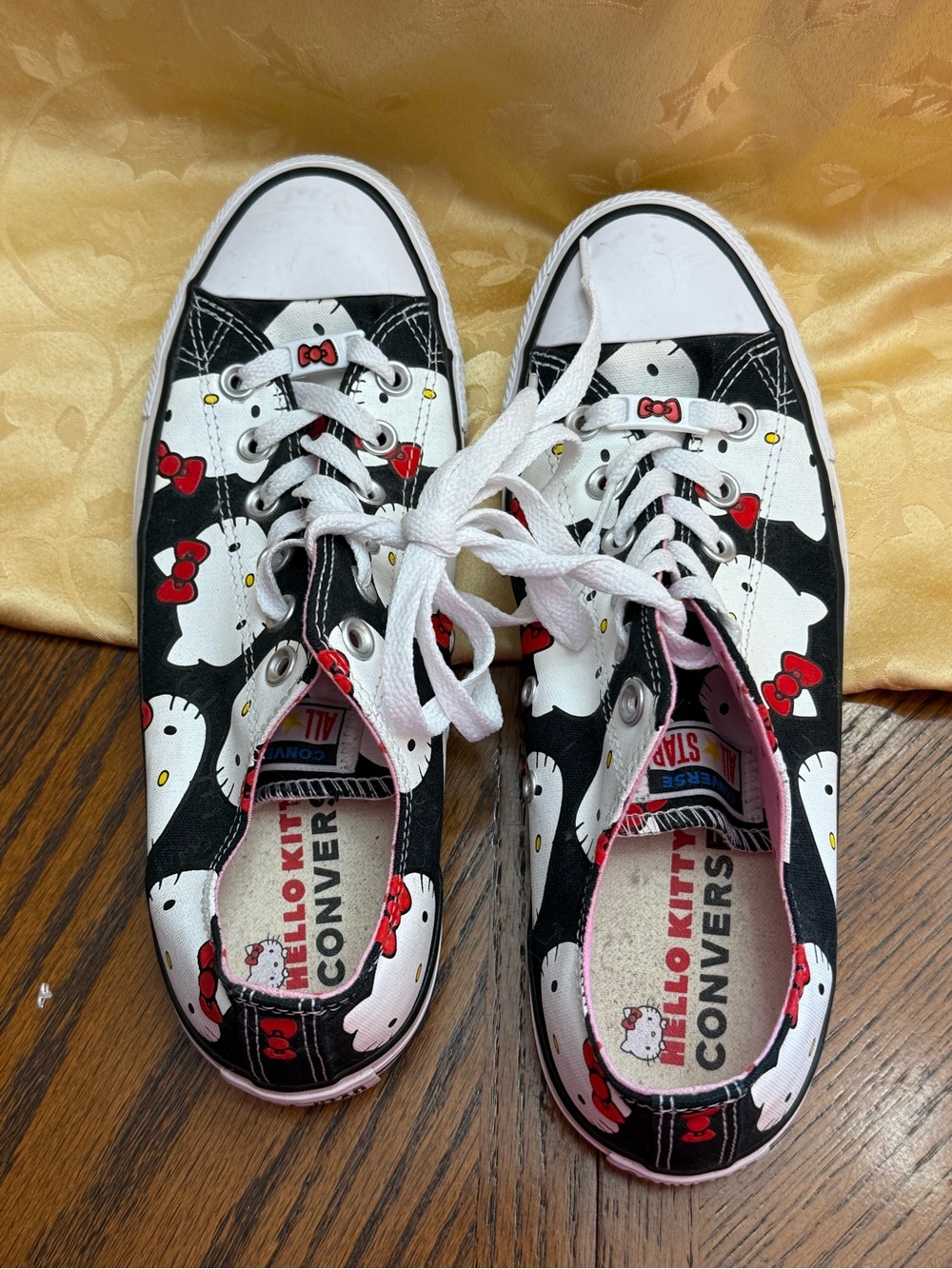 Converse x Hello Kitty Chuck Taylor All Star Canvas Ox Low Top Sneaker - Sz 10